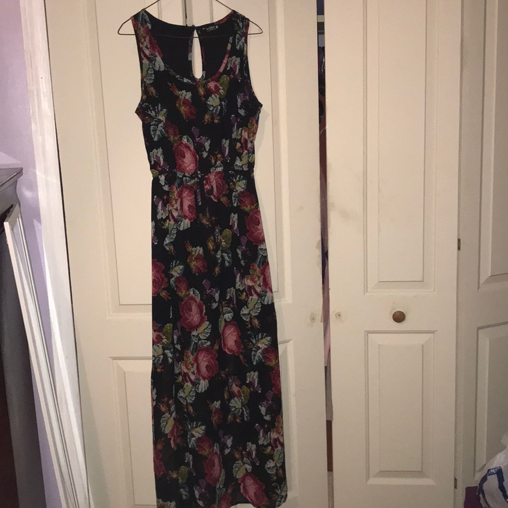FLORAL MAXI DRESS